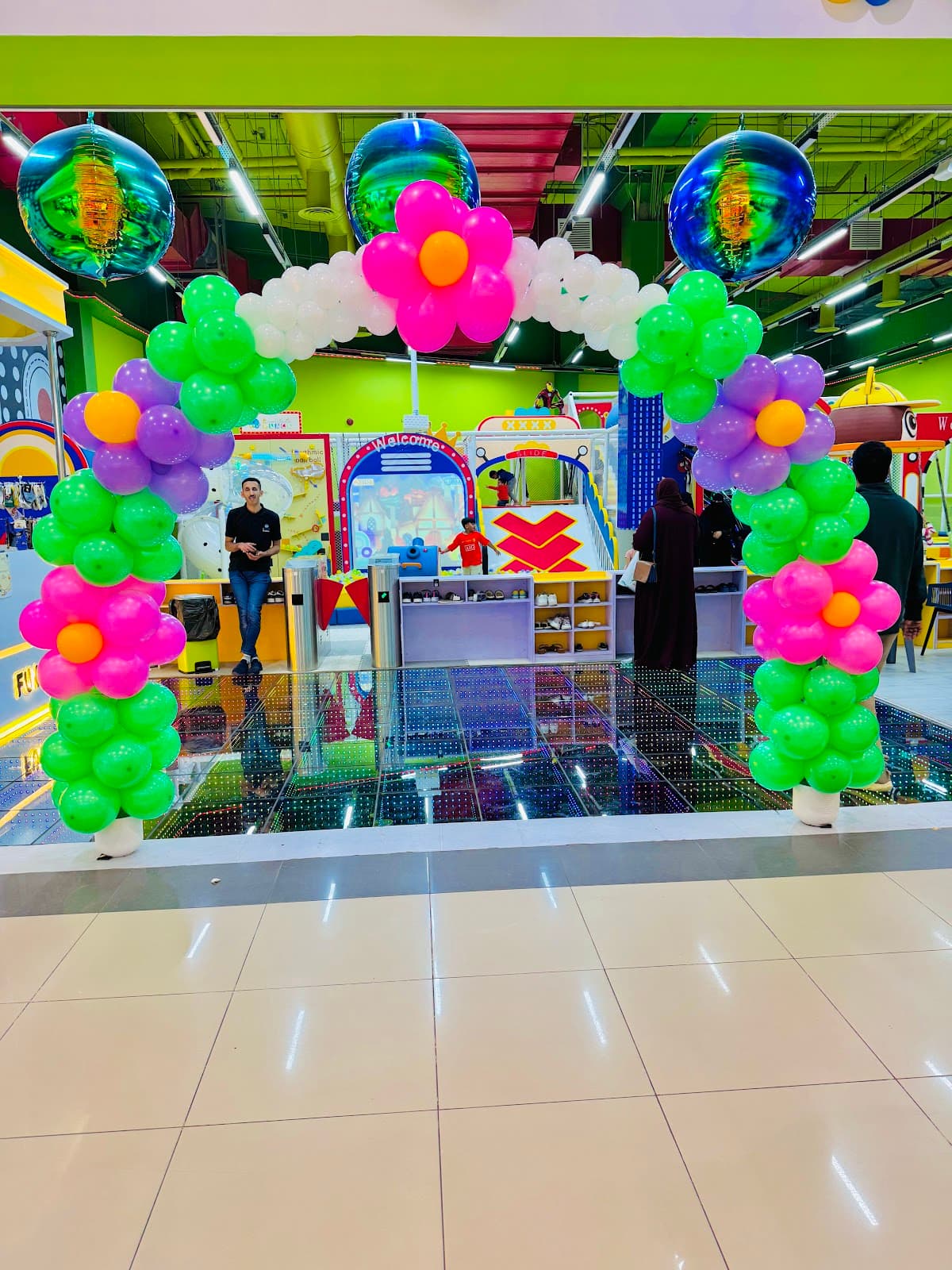 FUN PLACE مكان المرح — صورة ٤